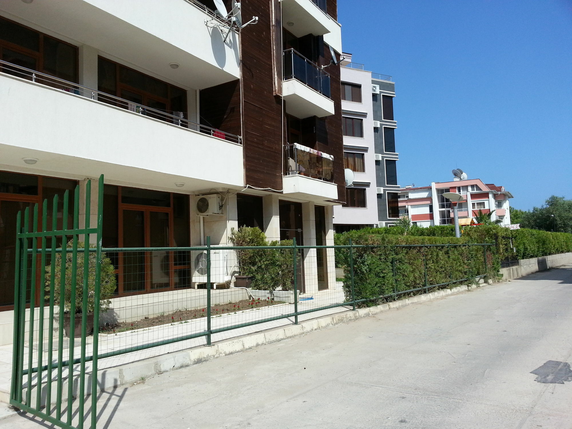 Eden - Menada Apartments Солнечный берег Экстерьер фото